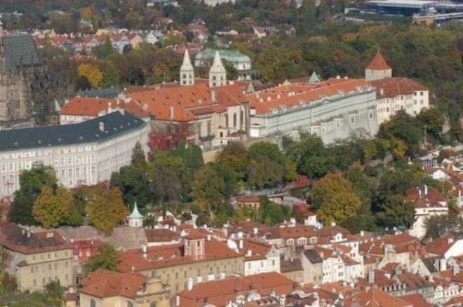 Изначально место застраивалось для заселения дворцовой челяди но течением времени превратилось в район роскошных дворцов и особняков аристократии