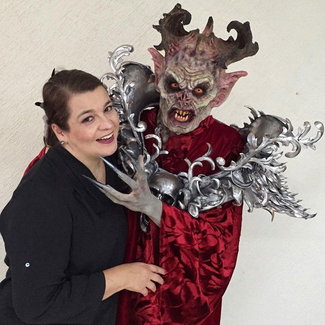 22летний художник по спецэффектам мастерски перевоплощается в диснеевский злодеев