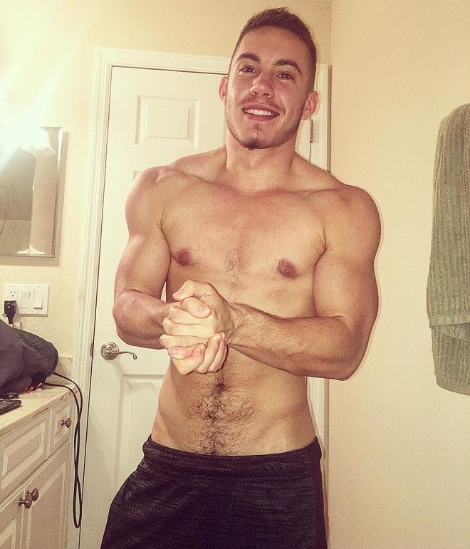 Этот трансгендер показал шокирующие фото из прошлой жизни