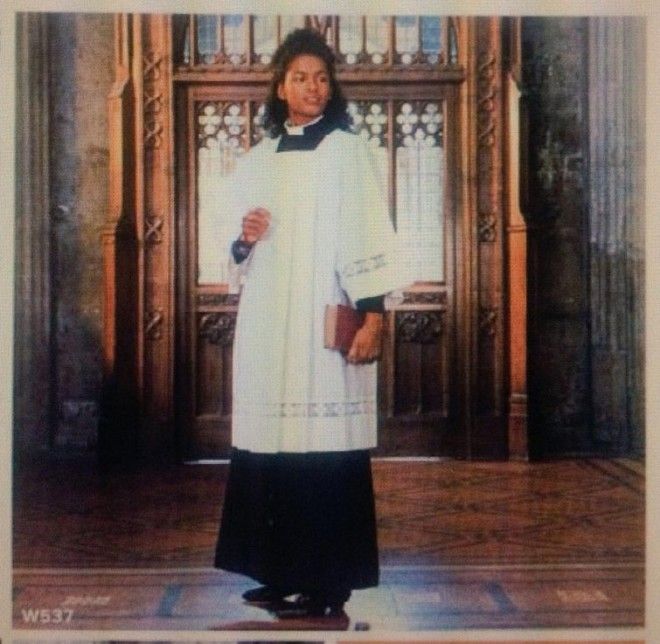 Оказывается существует каталог моды для священников и вот как это выглядит