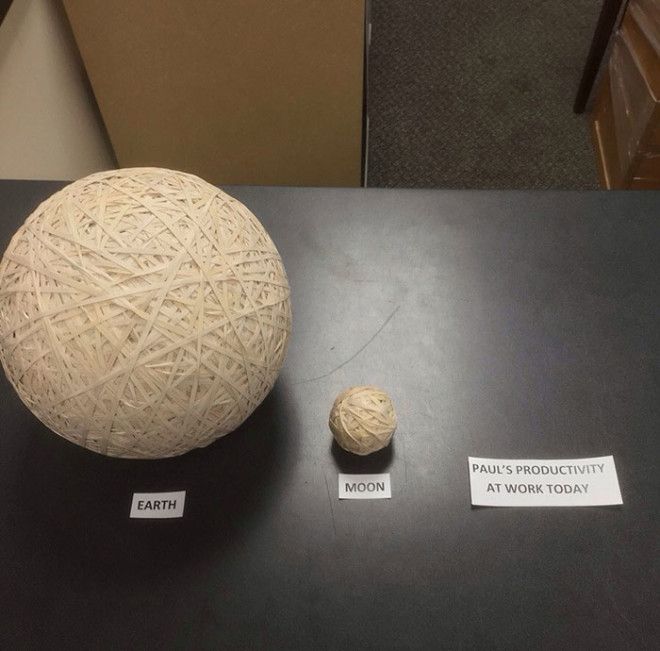 Макеты Земли Луны и производительности труда моего коллеги за сегодняшний день