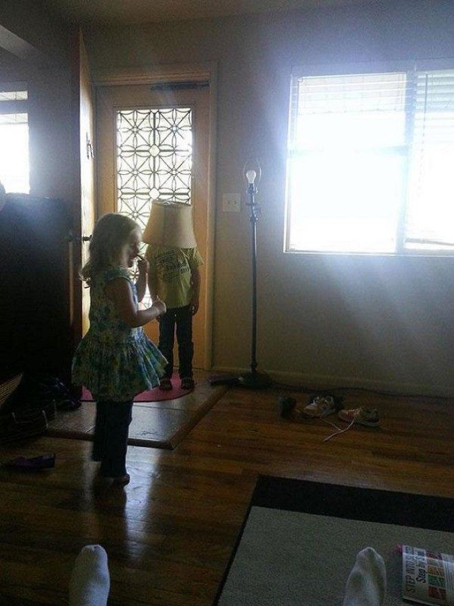 11 забавных фото детишек и зверушек которые не научились играть в прятки