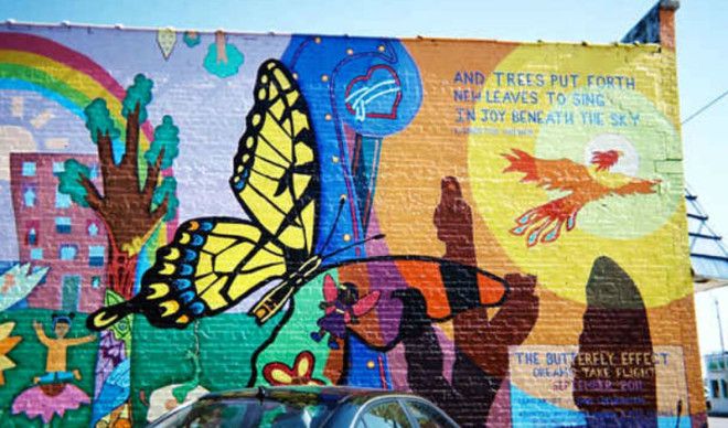 Людибабочки Джоплина Рассказы о загадочных людяхбабочках начались в Джоплине примерно за два месяца до торнадо 2011 года Дети по всему городу уверяли родителей что в небе постоянно мелькают какието призрачные фигуры Местные жители до сих пор считают что именно загадочные людибабочки уберегли город от трагедии дети по всей округе упрашивали родителей выходить на улицы подальше от эпицентра торнадо