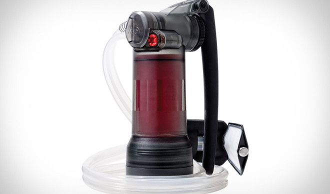 MSR Guardian Water Purifier Очиститель воды MSR может считаться одним из самых совершенных дистилляторов в своем роде Он умеет удалять не только загрязняющие частицы но даже микробы и вирусы MSR способен превратить в чистую воду даже болотную тину причем первые два литра вы получите уже через одну минуту