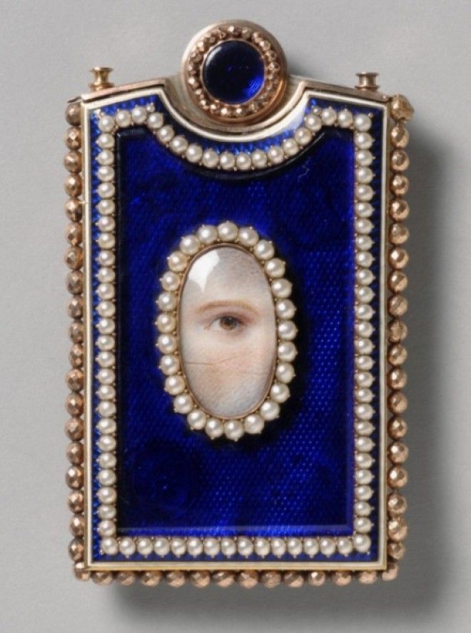 Памятный кулон из слоновой кости Англия около 1800 года Фото philamuseumorg