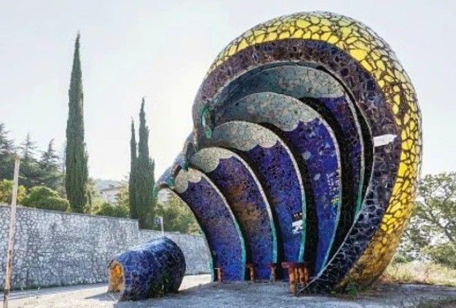 Осколки прошлого на окраинах дорог